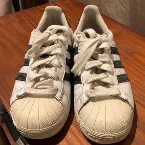 Adidas superstar sneakers size 4.5 in good condition